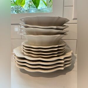 Pioneer Woman Plate Set